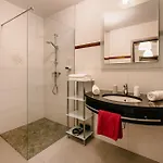 Ξενοδοχείο με διαμερίσματα Edelweiss 4*