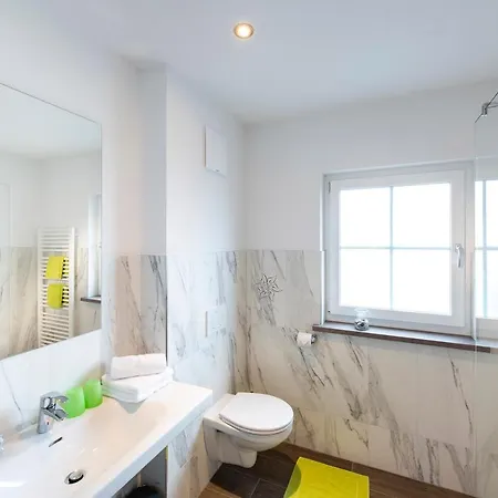 Edelweiss Aparthotel 3*