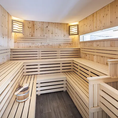 Edelweiss Aparthotel 4*