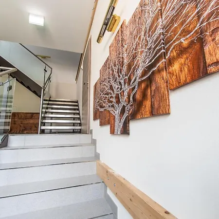 Edelweiss Aparthotel 3*